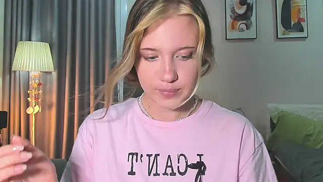 Snapshot of HanahCute chatting on 02-23-25, 05:23 HanahCute online show from 02-23-25, 05:23