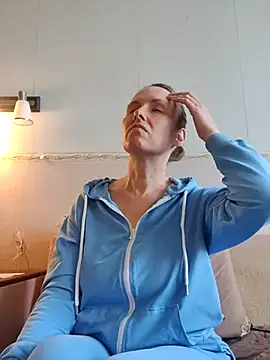 Evelina cute online show from 10-27-25, 11:03