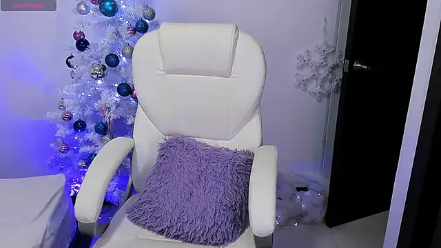 Snapshot of nyna_1 chatting on 12-18-24, 11:30 nyna 1 online show from 12-18-24, 11:30