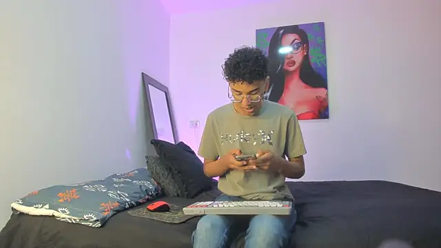 harrytwink18 online show from 03-19-25, 01:29