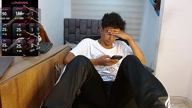 harrytwink18 online show from 09-10-25, 02:50