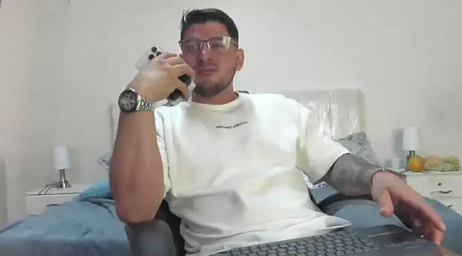 Snapshot of Teilor_Creed chatting on 03-05-25, 11:49 Teilor Creed online show from 03-05-25, 11:49