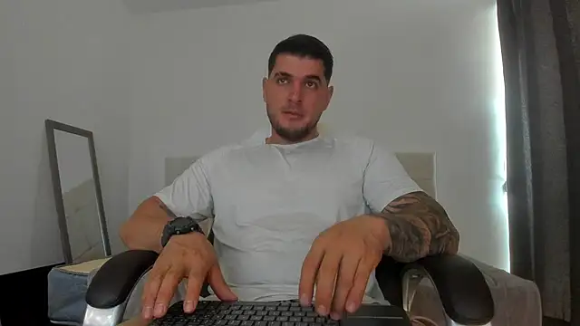 Snapshot of Teilor_Creed chatting on 10-14-25, 07:47 Teilor Creed online show from 10-14-25, 07:47