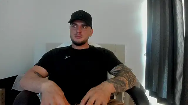 Snapshot of Teilor_Creed chatting on 10-20-25, 07:03 Teilor Creed online show from 10-20-25, 07:03