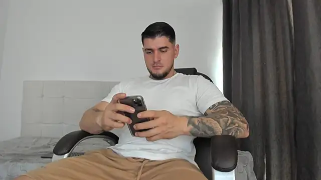 Snapshot of Teilor_Creed chatting on 11-28-25, 07:49 Teilor Creed online show from 11-28-25, 07:49