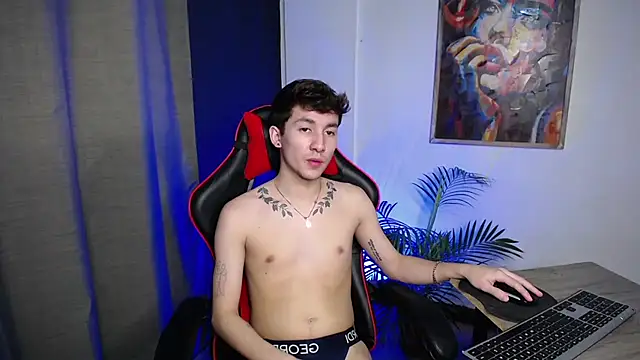 Snapshot of SebasstianGrand chatting on 02-19-25, 01:29 SebasstianGrand online show from 02-19-25, 01:29