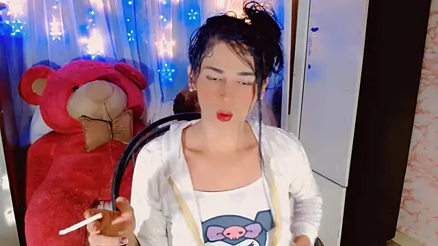 Snapshot of AngelicaDark chatting on 11-13-25, 02:43 AngelicaDark online show from 11-13-25, 02:43