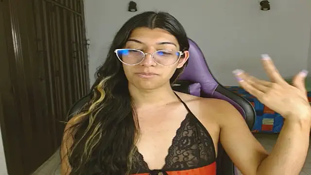 engielphoenis14 online show from 10-21-25, 09:26