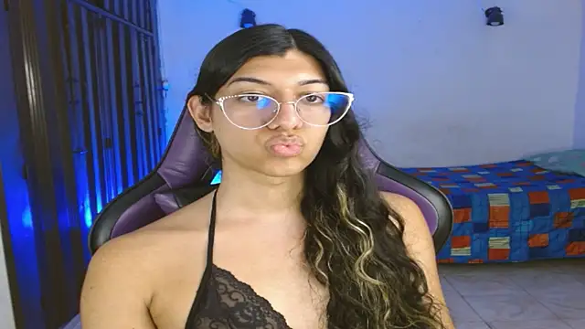 engielphoenis14 online show from 10-29-25, 01:41