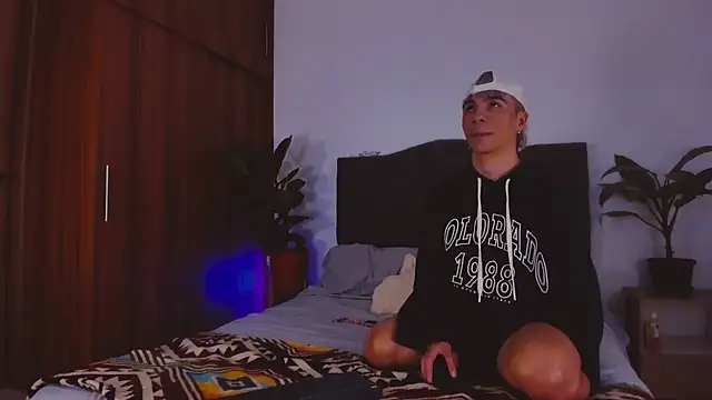 2gays 1Str8 online show from 01-05-25, 01:35