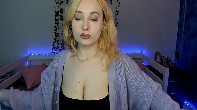 Emily Gin online show from 11-12-25, 02:45