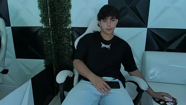 Dani cumboy online show from 11-19-25, 01:55