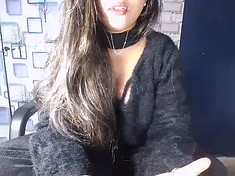 Hot Naina- online show from 12-18-24, 05:31