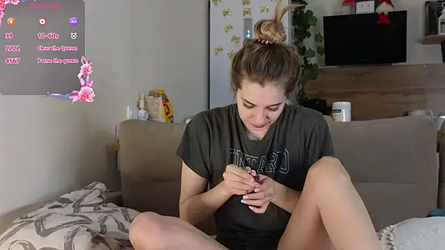 Girl alone home online show from 01-24-25, 03:43