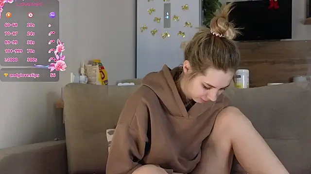 Girl alone home online show from 01-24-25, 06:46