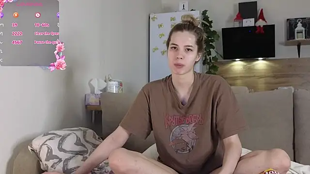 Girl alone home online show from 01-31-25, 03:41