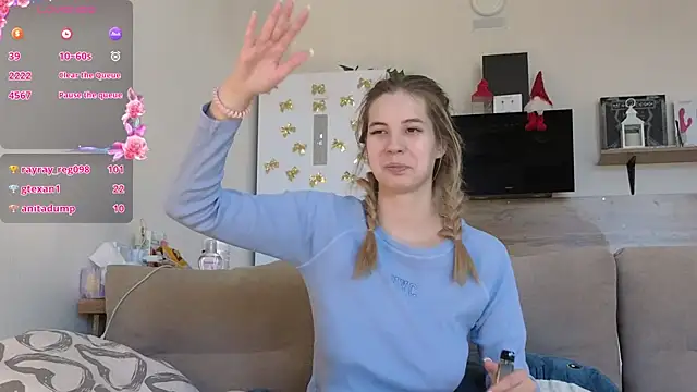 Girl alone home online show from 02-07-25, 06:45