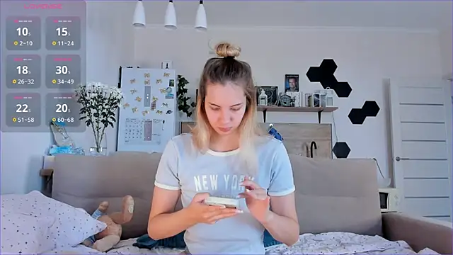 Snapshot of Girl_alone_home chatting on 10-10-25, 07:07 Girl alone home online show from 10-10-25, 07:07