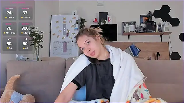 Snapshot of Girl_alone_home chatting on 10-17-25, 04:04 Girl alone home online show from 10-17-25, 04:04