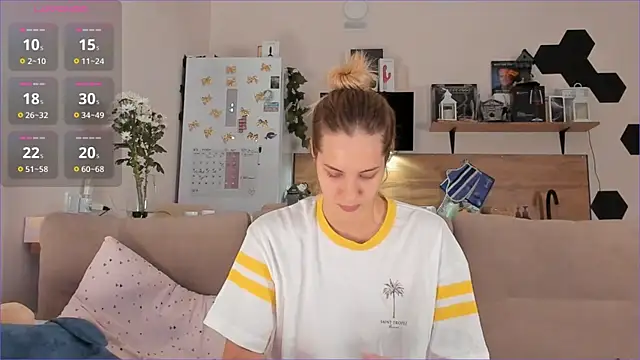 Snapshot of Girl_alone_home chatting on 10-20-25, 02:06 Girl alone home online show from 10-20-25, 02:06