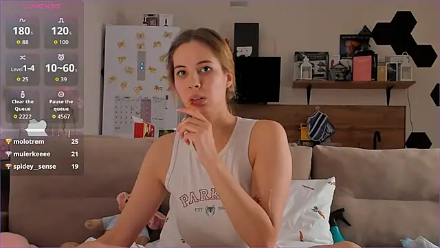 Snapshot of Girl_alone_home chatting on 11-13-25, 04:17 Girl alone home online show from 11-13-25, 04:17