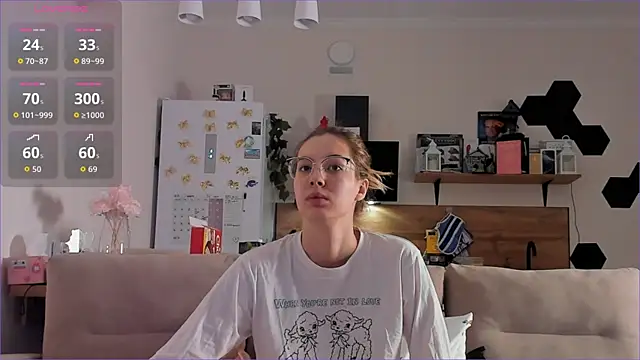 Snapshot of Girl_alone_home chatting on 11-14-25, 04:22 Girl alone home online show from 11-14-25, 04:22
