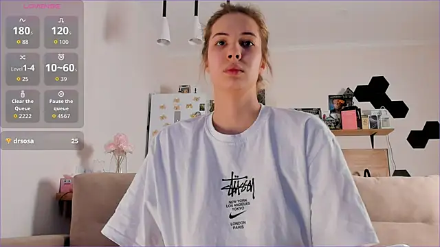 Snapshot of Girl_alone_home chatting on 11-16-25, 04:40 Girl alone home online show from 11-16-25, 04:40