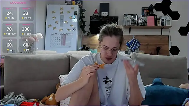 Girl alone home online show from 12-01-25, 05:01