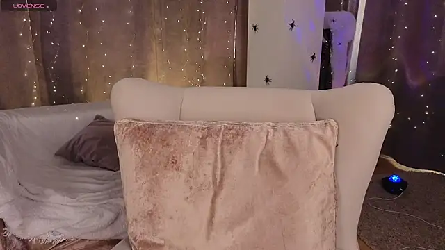 NaokoStifel online show from 10-24-25, 02:30