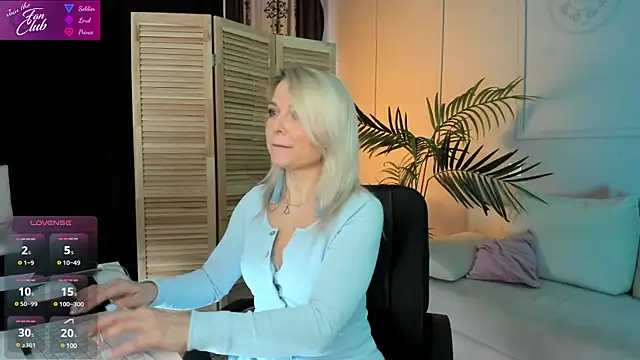 Gloria Lovely online show from 03-04-25, 10:57