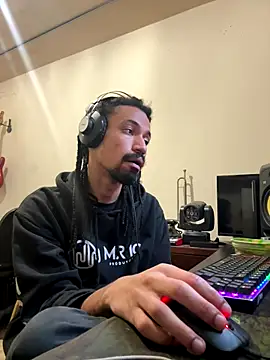 Snapshot of hotcamboy420 chatting on 11-02-25, 08:44 hotcamboy420 online show from 11-02-25, 08:44