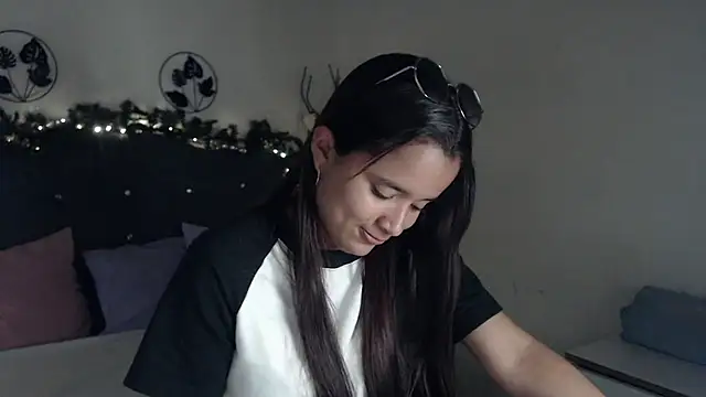 mia sweetdc online show from 12-13-24, 07:10