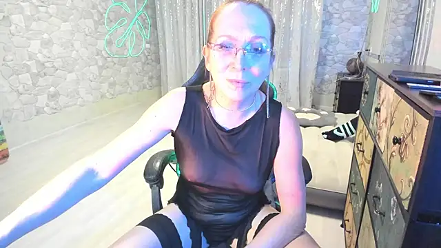 JessicaFamee online show from 11-18-25, 09:41