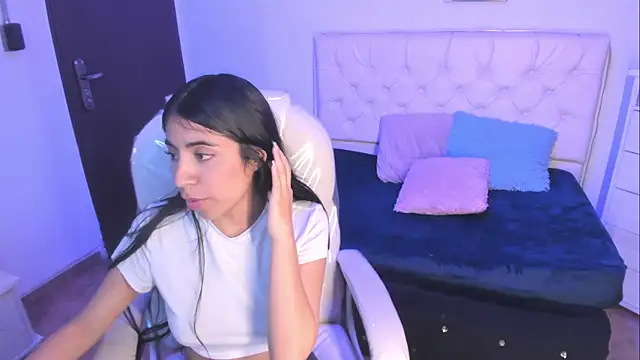 lunitaa18 online show from 12-22-25, 08:50