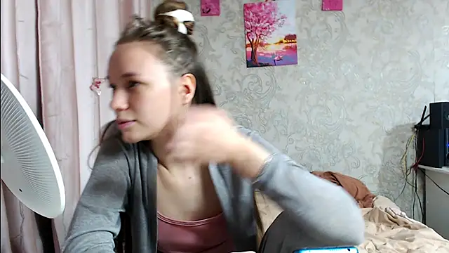 Snapshot of leila_bambi_ chatting on 10-23-25, 04:06 leila bambi online show from 10-23-25, 04:06