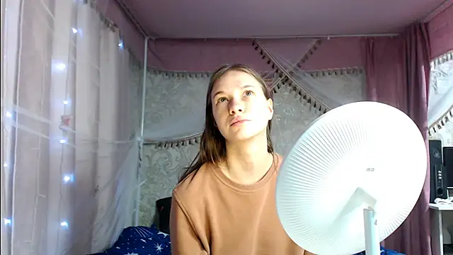 Snapshot of leila_bambi_ chatting on 11-12-25, 02:45 leila bambi online show from 11-12-25, 02:45