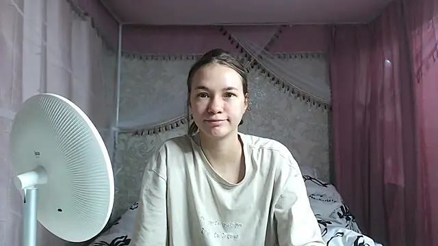 Snapshot of leila_bambi_ chatting on 11-23-25, 12:49 leila bambi online show from 11-23-25, 12:49