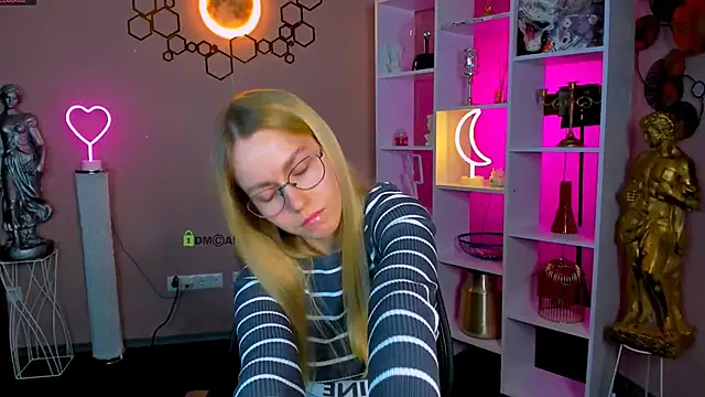 mary mooore online show from 09-18-25, 07:38