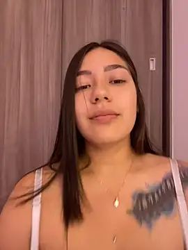 Latina vanessa online show from 12-28-24, 04:30
