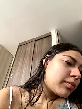 Latina vanessa online show from 09-28-25, 05:18