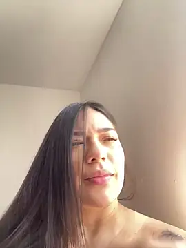 Latina vanessa online show from 10-15-25, 05:46