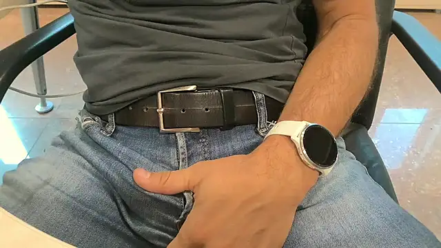 Snapshot of alessandroman2114 chatting on 10-10-25, 04:06 alessandroman2114 online show from 10-10-25, 04:06