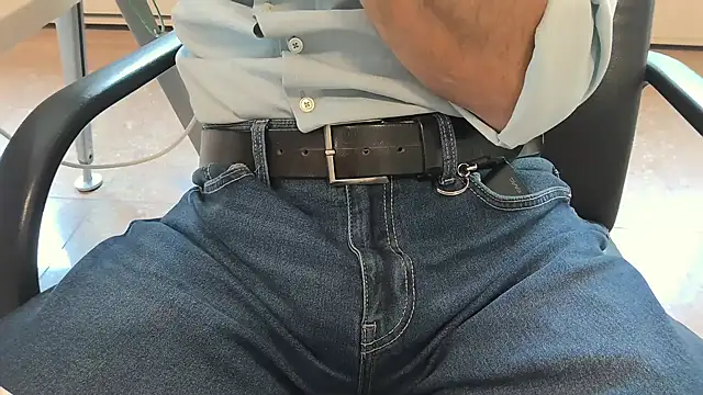 Snapshot of alessandroman2114 chatting on 10-13-25, 10:26 alessandroman2114 online show from 10-13-25, 10:26