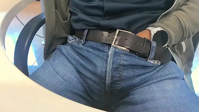 Snapshot of alessandroman2114 chatting on 10-20-25, 10:05 alessandroman2114 online show from 10-20-25, 10:05