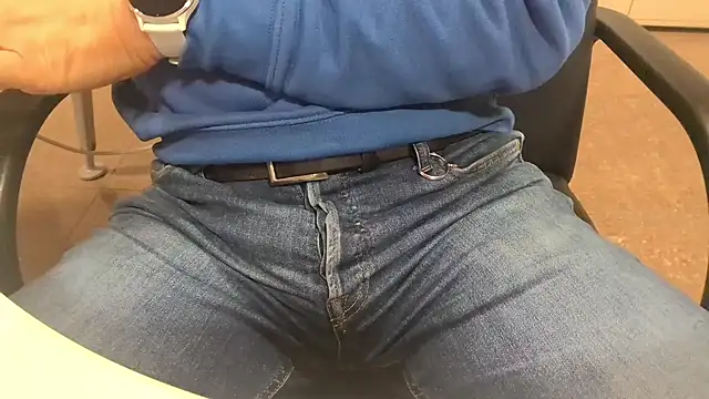 Snapshot of alessandroman2114 chatting on 11-04-25, 05:23 alessandroman2114 online show from 11-04-25, 05:23