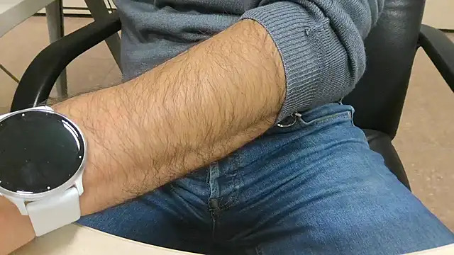 Snapshot of alessandroman2114 chatting on 11-13-25, 05:34 alessandroman2114 online show from 11-13-25, 05:34