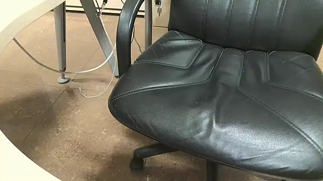 Snapshot of alessandroman2114 chatting on 11-14-25, 05:44 alessandroman2114 online show from 11-14-25, 05:44