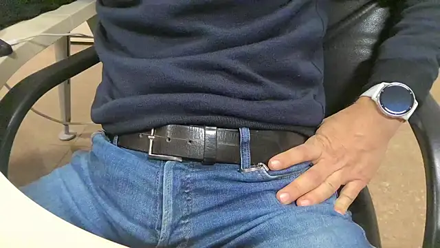 Snapshot of alessandroman2114 chatting on 11-20-25, 04:40 alessandroman2114 online show from 11-20-25, 04:40