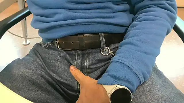 Snapshot of alessandroman2114 chatting on 01-09-26, 11:13 alessandroman2114 online show from 01-09-26, 11:13