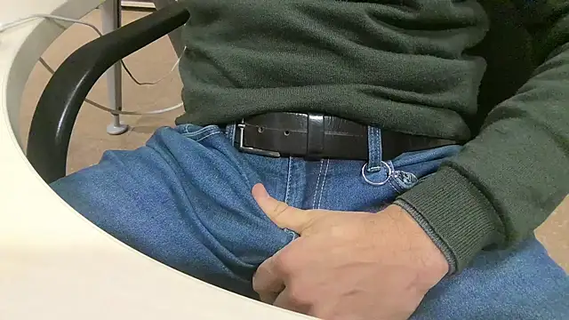 Snapshot of alessandroman2114 chatting on 01-13-26, 05:18 alessandroman2114 online show from 01-13-26, 05:18